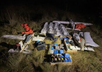 Біля кордону з Польщею затримали батька й сина з 3 дронами – готували до польоту 3 тис. пачок сигарет (ФОТО, ВІДЕО)