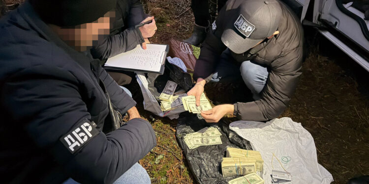 Начальника поліції, який вкрав 13 млн грн арештованих грошей, затримали в лісі. Що він там робив (ФОТО, ВІДЕО)
