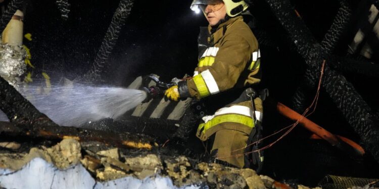 У Миколаєві через вибух акумулятора горіла літня кухня (ФОТО)