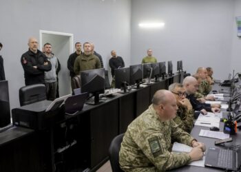 Міністр оборони Шмигаль ознайомився з ПУ тактичної групи ППО «Миколаїв» (ФОТО)