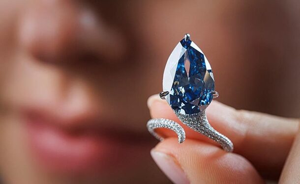 У Женеві продали рідкісний блакитний діамант за понад $25 млн
