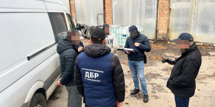 ДБР розкрило збут 700 тонн спецпального для ЗСУ – крали у Миколаївській та інших областях (ФОТО, ВІДЕО)