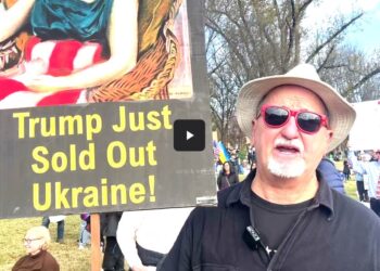 “Трамп щойно продав Україну” – у Вашингтоні пройшов антитрампівський протест (ФОТО)