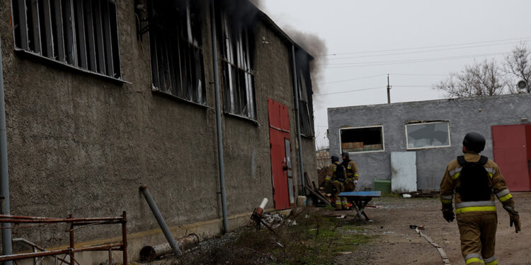 Рятувальники показали наслідки атаки ударними БпЛА по Миколаєву (ФОТО, ВIДЕО)