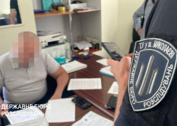 В Одесі “взяли” начальника міграційної служби – нажив майна на 83 млн і сховав у мамці (ФОТО)