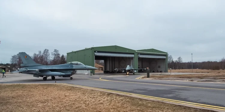 В Бельгії над авіабазою, де зберігаються ядерні бомби США, засікли дрони