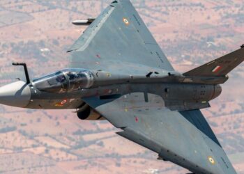 У Дубаї на авіашоу розбився індійський винищувач (ВІДЕО)