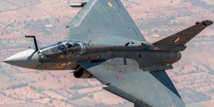 У Дубаї на авіашоу розбився індійський винищувач (ВІДЕО)