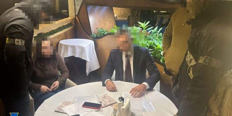 СБУ і поліція затримали керівника вже неіснуючої партії – продавав місця у “виборчому списку” за $160 тис (ФОТО)