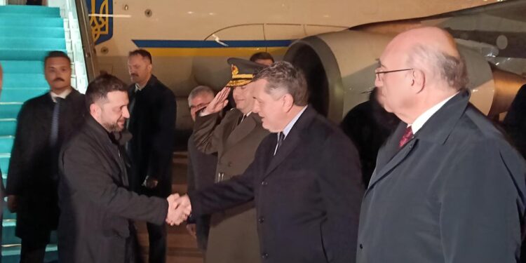 Зеленський прибув до Туреччини (ВІДЕО)