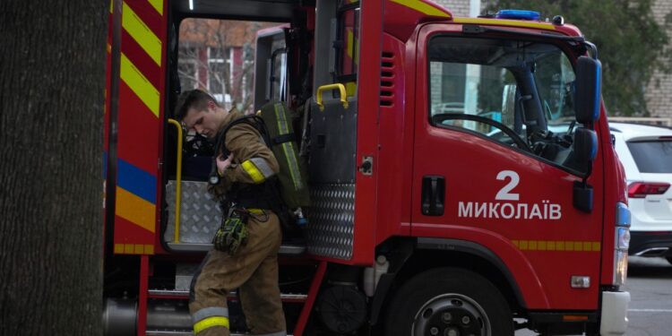 У Миколаєві горів підвал, у Первомайську – покрівля