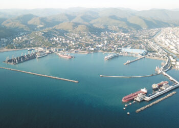 В Туапсе нафтопорт та НПЗ призупинили роботу після “візиту” українських дронів