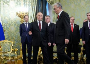 Токаєв у Москві підписав з Путіним декларацію про всеосяжне стратегічне партнерство і назвав РФ “Богом даним сусідом” ВІДЕО)