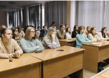 В Україні студенти та викладачі будуть вчитися протистояти корупції у вищій освіті