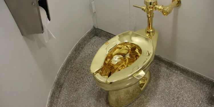 Знаєм потенційного покупця – у США продають золотий унітаз за $10 млн (ВІДЕО)