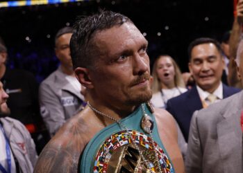 Усик більше не абсолютний чемпіон світу – сам так вирішив