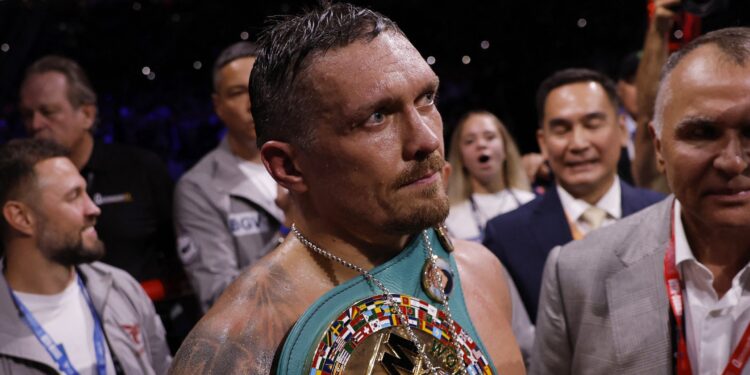 Усик більше не абсолютний чемпіон світу – сам так вирішив