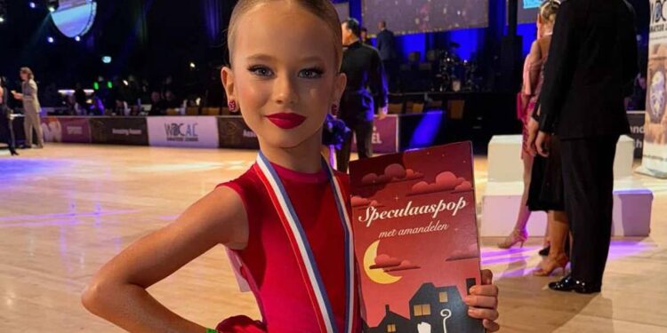 Семирічна танцівниця з Миколаєва Єлизавета Сеник – чемпіонка світу з бальних танців