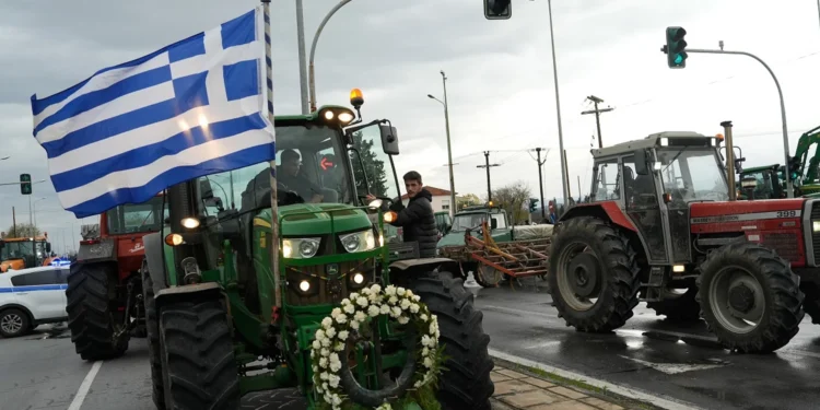 Грецькі фермери заблокували кордон із Болгарією. Чого хочуть