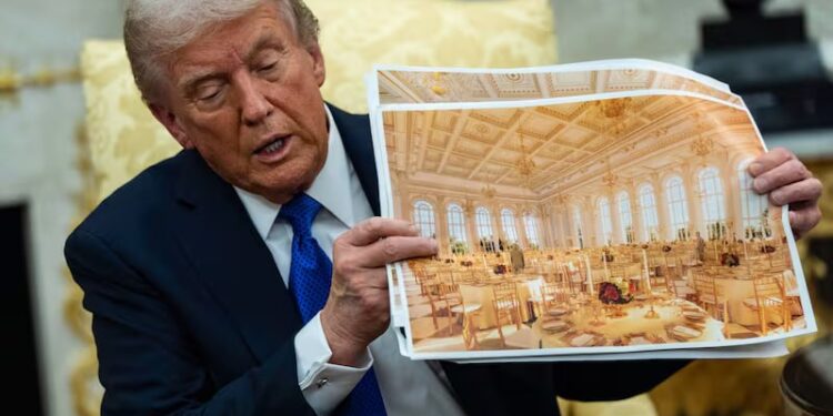 Трамп зруйнував Білий дім заради бальної зали навіть без її проєкту – тепер найняв нового проєктанта (ФОТО)