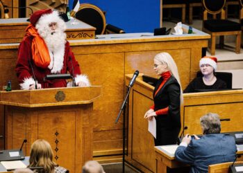 У парламенті Естонії відмовилися від традиції запрошувати Діда Мороза на останнє засідання року – в чому причина