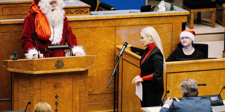 У парламенті Естонії відмовилися від традиції запрошувати Діда Мороза на останнє засідання року – в чому причина