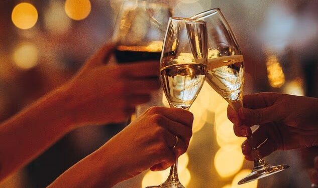 За це й вип’ємо! Китайські вчені кажуть, що регулярне вживання спиртного під час свят запобігає розвитку деменції. Але є умови
