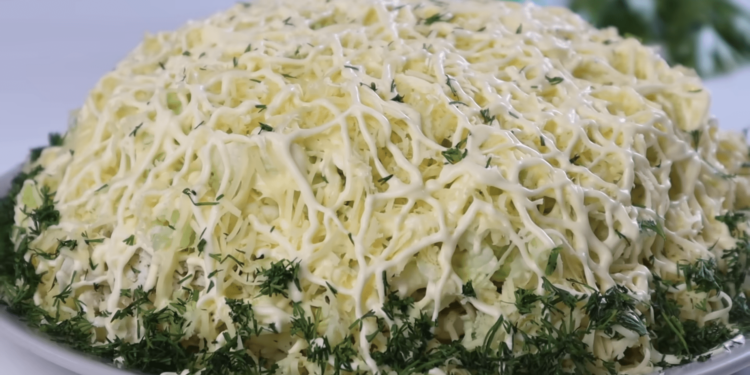 Збираємо бюджетні страви на Різдво і Новий рік. Салат “Лебединий пух” – смачно і легко