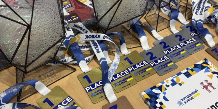 На «Різдвяному кубку» юні рапіристи та рапіристки з Миколаєва здобули 4 медалі