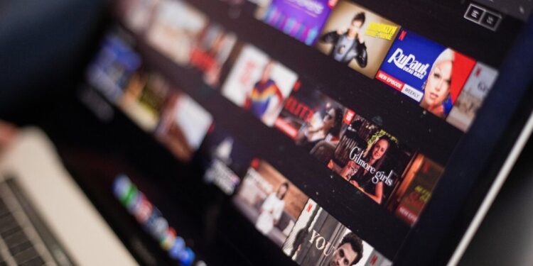 Netflix купує одну із найстаріших студій Голлівуду Warner Bros. Трамп заявив, що це проблема