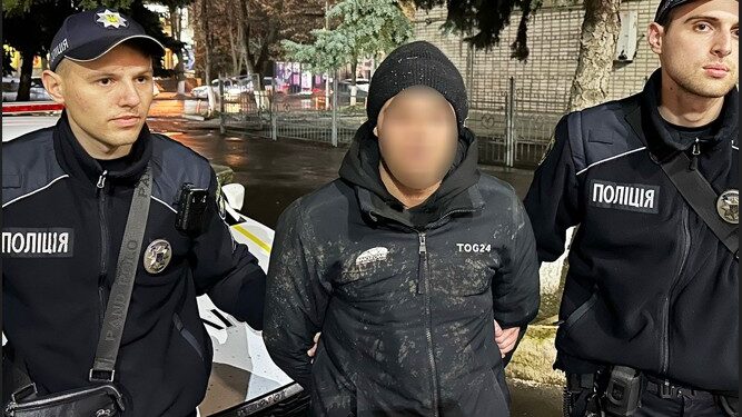 На Миколаївщині розбійник заліз до будинку 81-річної жінки, побив її і забрав 1 тис. грн. і телефон (ФОТО)