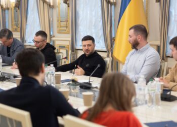 “З часом всі секрети відкриваються”, – Зеленський зустрівся з журналістами