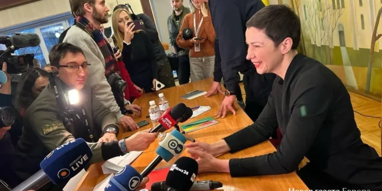 Звільнені білоруси дали пресконференцію в Чернігові – дякували Лукашенку і неоднозначно відповідали про війну (ВІДЕО)