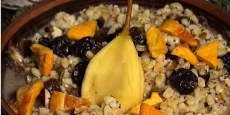 Готуємось до Різдва. Кутя, якої ви не їли, – з фініками та халвою (ВІДЕО)