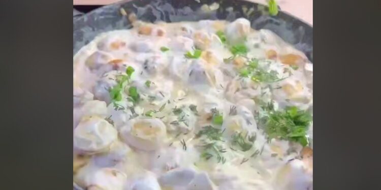 Як з магазинних пельменів зробити запашну домашню страву. Ловіть рецепт