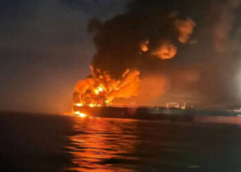 У берегів Африки підбито ще один танкер з російського «тіньового флоту» – ЗМІ