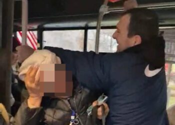 У комунальному автобусі в Миколаєві п’яний пасажир напав на контролерку (ФОТО)