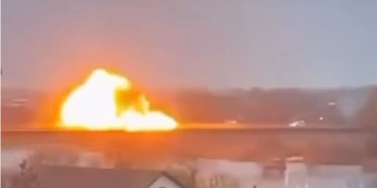 Траса Одеса-Рені (на Бухарест) перекрита – в Маяках атакований стратегічний міст, загинула жінка, поранені діти (ВІДЕО)