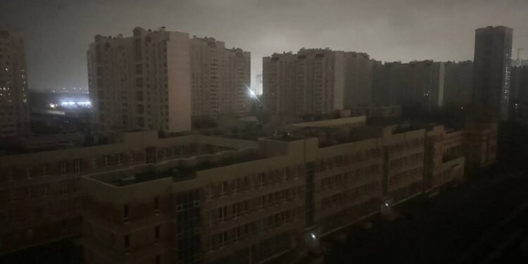 Після нічної атаки дронів на РФ частково без світла Ростов і Орел, в Тольятті горить хімзавод (ВІДЕО)