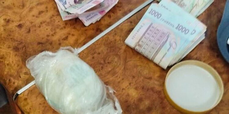 У Вознесенську на Миколаївщині поліцейські затримали жінку за збут метадону (ФОТО)