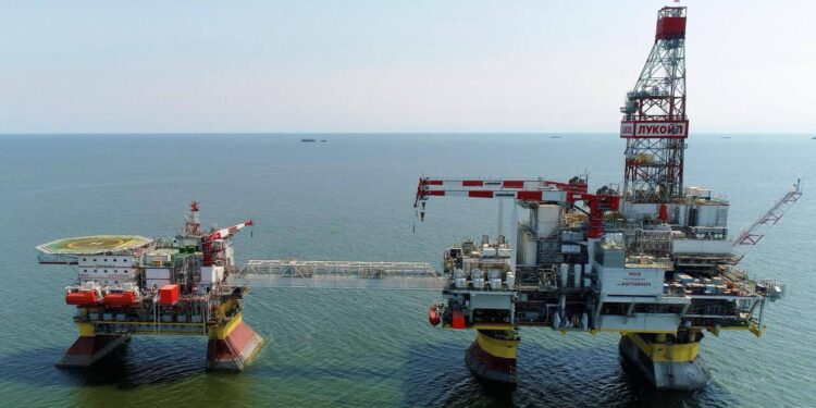 СБУ атакувало ще одну, третю нафтовидобувну платформу РФ в Каспійському морі (ФОТО)