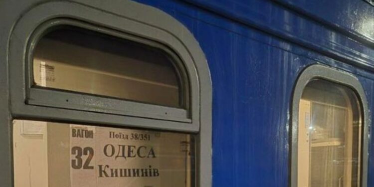 Укрзалізниця вперше з 2022 року відновила маршрут Одеса — Кишинів. Квитки розкупили за години
