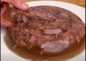 Плануємо святковий стіл. Звичайний холодець ми завжди готували не так, ось який справжній (ВІДЕО)