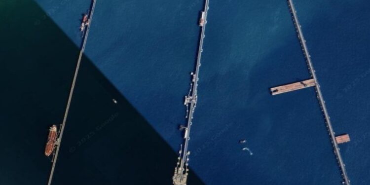 У порту Тамань у Краснодарському краї дрони зруйнували причали і пошкодили 2 судна