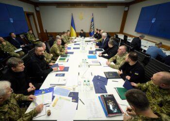 «Якщо росіяни не вкладаються в процес перемовин на 100% серйозно та спрямовують свої ресурси на затягування і розширення війни, ми будемо на це реагувати цілком логічно» – Зеленський провів Ставку (ФОТО)