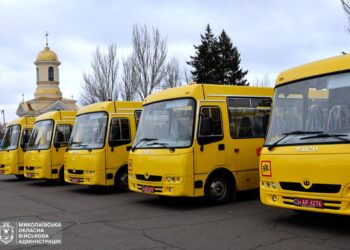 Шість громад Миколаївщини отримали сім нових шкільних автобусів