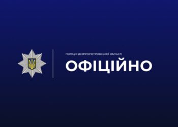 У Дніпрі чоловік з ножем поранив двох працівників ТЦК. Один з них стріляв (ВІДЕО)