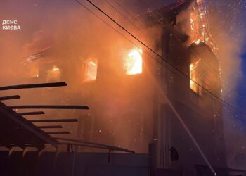 У Києві горять будинки, є прильоти по ТЕЦ (ВІДЕО)