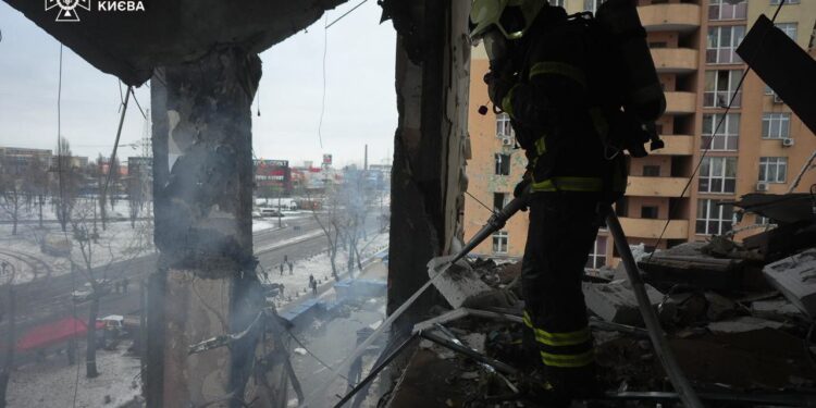 “Хвора активність”. Майже 500 дронів і 40 ракет задіяв ворог цієї ночі проти України, – Зеленський