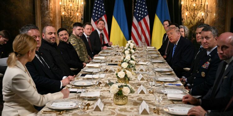 Чим частують українську делегацію в Мар-а-Лаго. На десерт – шоколадний торт “Трамп”. Ловіть рецепт (ФОТО)